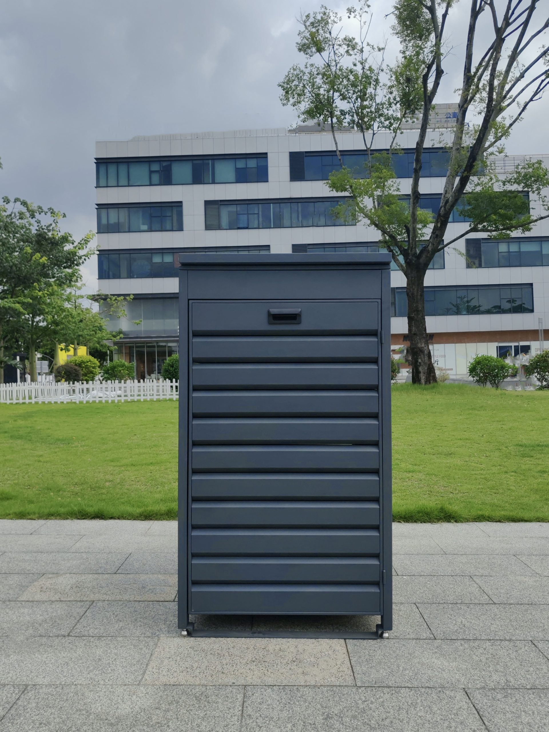 The advantages of aluminium bin stores with blueberry hill designs